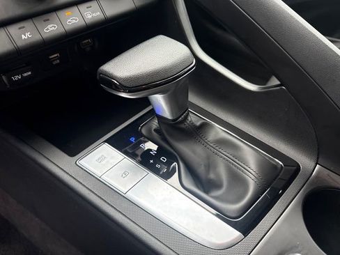 Certified 2022 Hyundai Elantra SE FWD image 24