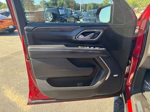 Used 2021 Chevrolet Tahoe Z71 w/ Luxury Package AWD/4WD image 17