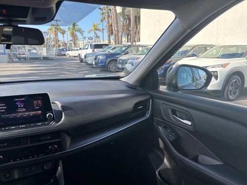 Used 2025 Nissan Rogue SV AWD/4WD image 37
