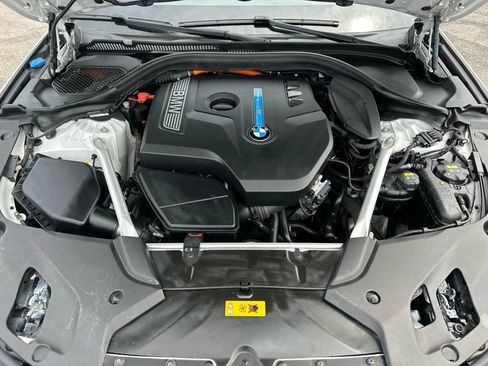 Used 2018 BMW 530e w/ Premium Package 2 image 19