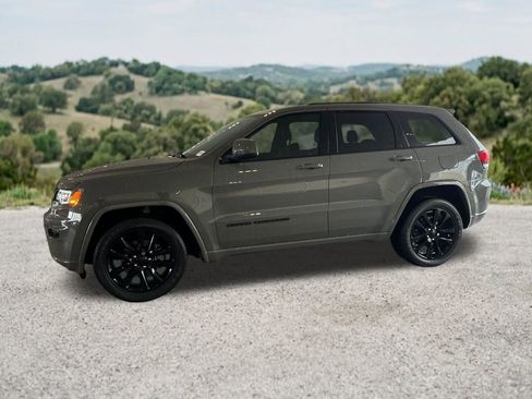 Used 2020 Jeep Grand Cherokee Altitude AWD/4WD image 4