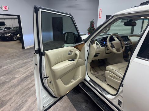 Used 2011 INFINITI QX56 w/ Theater Pkg image 16