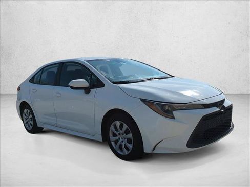 Used 2020 Toyota Corolla LE FWD image 3