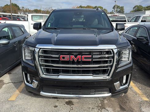 Used 2023 GMC Yukon XL SLT w/ SLT Premium Package image 2
