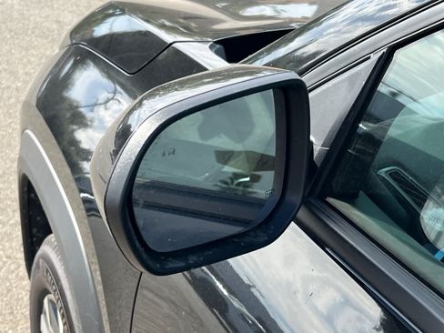 Used 2025 Chevrolet Equinox LT AWD/4WD image 11