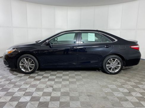 Used 2016 Toyota Camry SE w/ Moonroof Package image 2