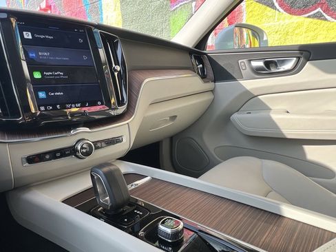 Used 2022 Volvo XC60 B5 Momentum w/ Climate Package image 29