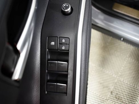 Used 2023 Toyota Highlander Bronze Edition image 10