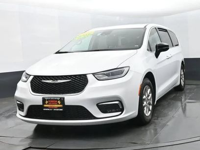 Used 2024 Chrysler Pacifica Touring-L