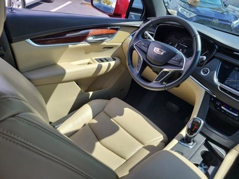 Used 2018 Cadillac XT5 Luxury w/ Driver Awareness Package image 3