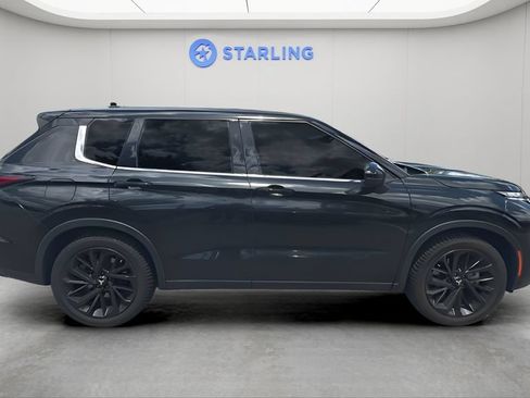 Used 2023 Mitsubishi Outlander SEL FWD image 3