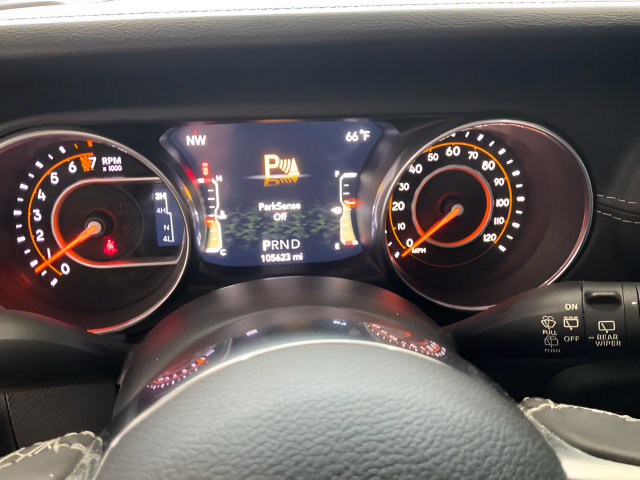 Used 2018 Jeep Wrangler Unlimited Sahara AWD/4WD image 13