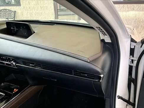 Used 2024 MAZDA CX-30 AWD 2.5 S w/ Premium Package image 18