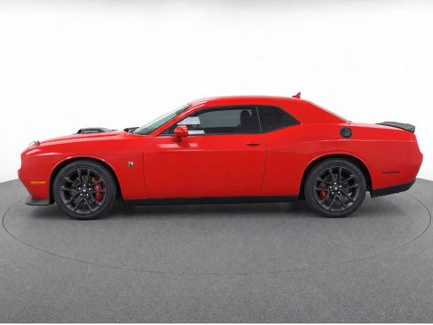 Used 2022 Dodge Challenger R/T Scat Pack w/ Shaker Package RWD image 6