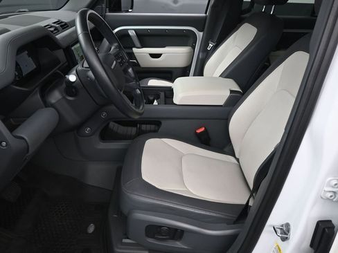 Used 2024 Land Rover Defender 110 X-Dynamic SE AWD/4WD image 5