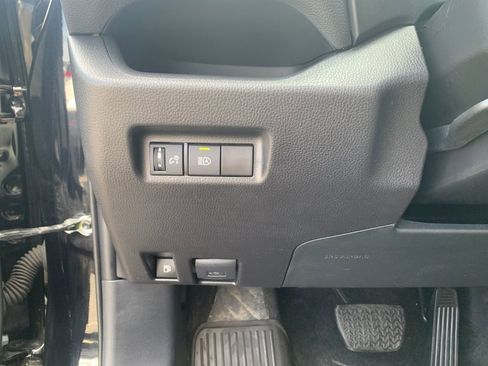 Used 2025 Toyota RAV4 XLE AWD/4WD image 31