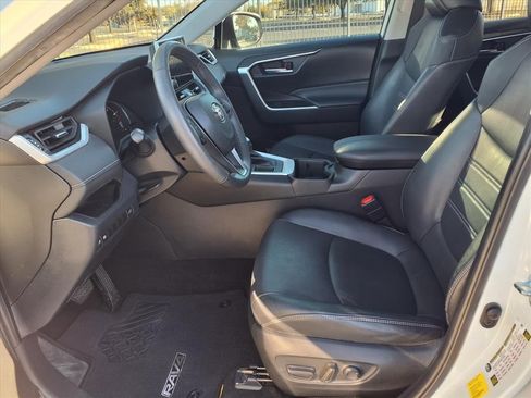 Used 2023 Toyota RAV4 XLE Premium image 8