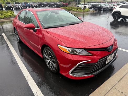 Used 2024 Toyota Camry XLE w/ Navigation Package FWD image 2