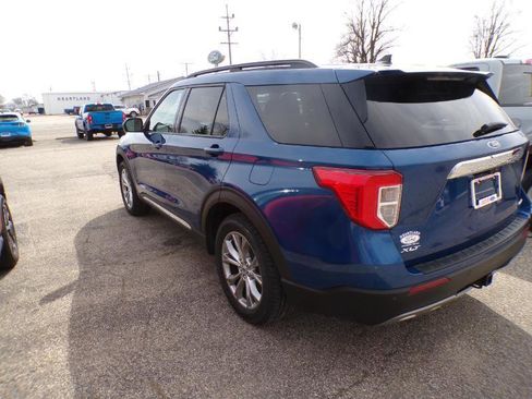 Used 2022 Ford Explorer XLT w/ Equipment Group 202A image 4