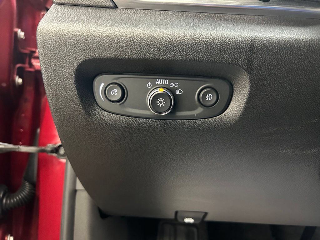 Used 2019 Chevrolet Traverse Premier w/ Driver Confidence II Package FWD image 16