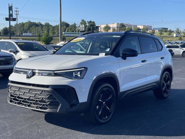 Certified 2026 Volkswagen Taos SE AWD/4WD image 3
