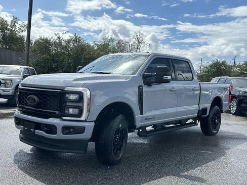 Used 2025 Ford F350 Lariat w/ Black Appearance Package image 7