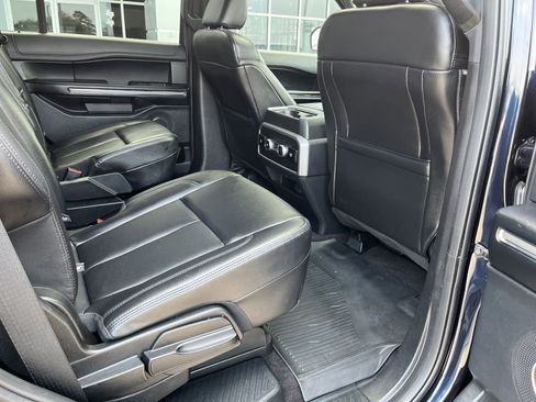 Used 2021 Ford Expedition XLT image 16