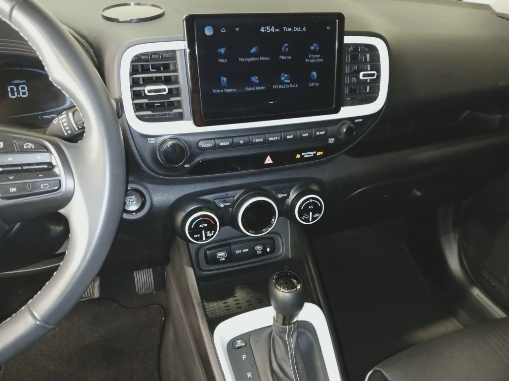Used 2024 Hyundai Venue Limited FWD image 17