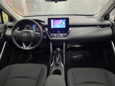 Used 2023 Toyota Corolla Cross LE w/ Moonroof Package image 31