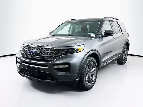 Certified 2024 Ford Explorer XLT w/ Equipment Group 202A AWD/4WD image 3