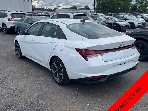 Used 2023 Hyundai Elantra SEL w/ Convenience Package FWD image 4