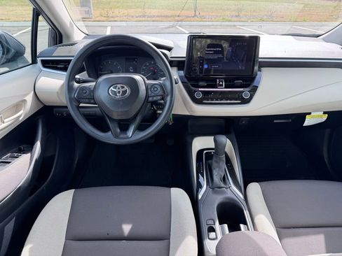 Used 2025 Toyota Corolla LE image 5