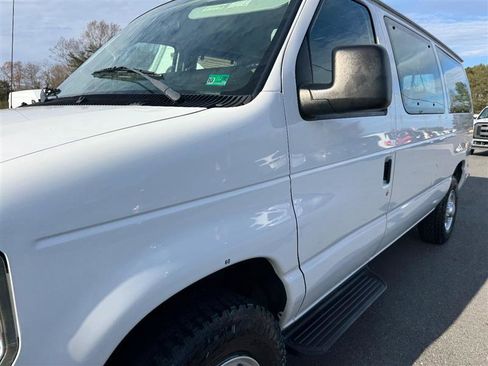 Used 2009 Ford E-350 and Econoline 350 Super Duty Wagon image 10