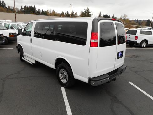 Used 2017 Chevrolet Express 3500 LT w/ LT Preferred Equipment Group image 8