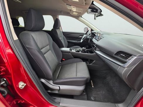 Certified 2024 Nissan Rogue SV FWD image 29