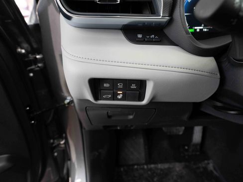 New 2026 Toyota Highlander Platinum image 11