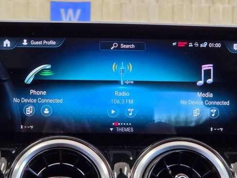 Used 2020 Mercedes-Benz GLB 250 4MATIC w/ Premium Package image 36