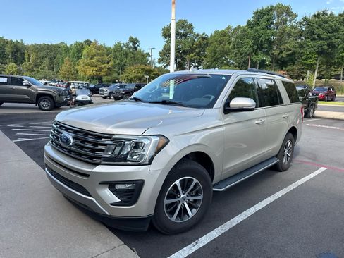 Used 2018 Ford Expedition XLT w/ Equipment Group 202A RWD image 7