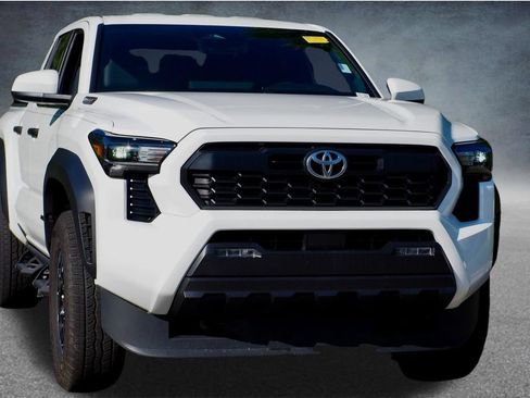 Used 2024 Toyota Tacoma TRD Off-Road AWD/4WD image 30