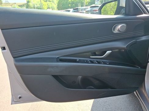 Used 2025 Hyundai Elantra SEL FWD image 13
