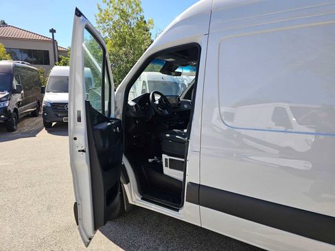 Used 2024 Mercedes-Benz Sprinter 3500 image 19