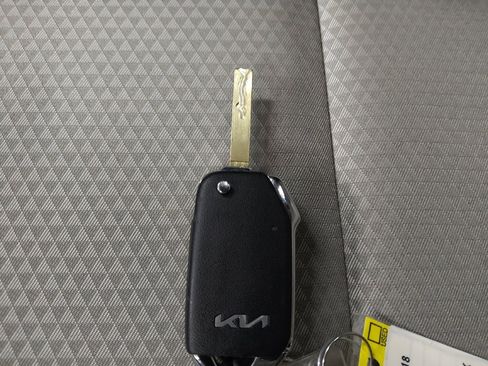 Used 2025 Kia Soul LX w/ LX Technology Package image 32