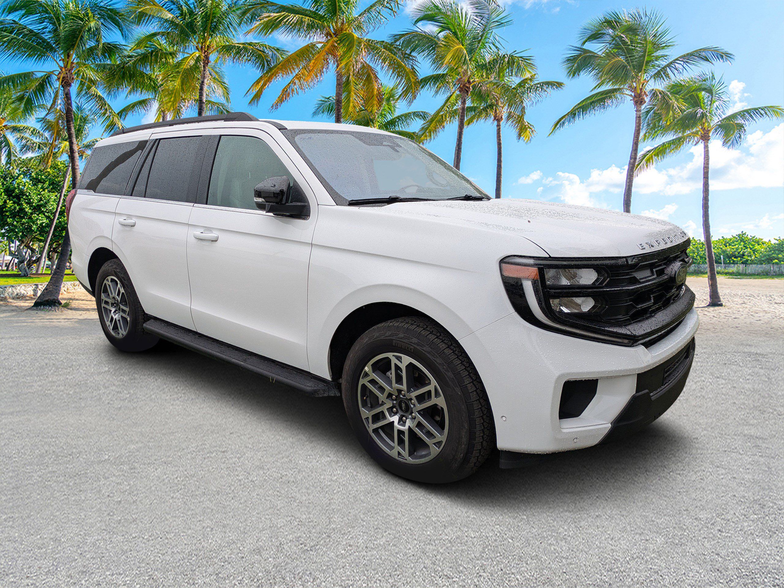 Used 2025 Ford Expedition Active AWD/4WD image 2