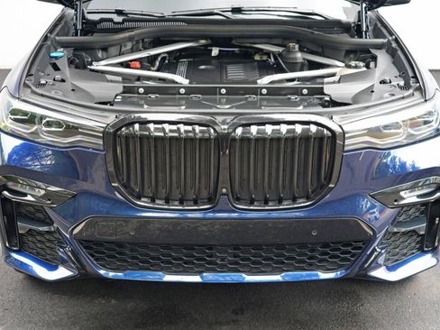 Used 2022 BMW X7 xDrive40i w/ M Sport Package AWD/4WD image 8