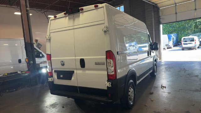 Used 2025 RAM ProMaster 2500 w/ Convenience Group FWD image 4