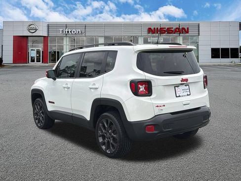 Used 2023 Jeep Renegade Latitude w/ Sun/Sound Group AWD/4WD image 5
