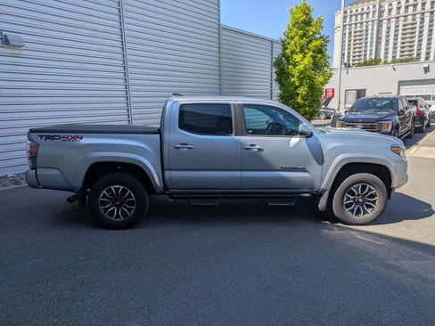 Used 2022 Toyota Tacoma TRD Sport w/ Technology Package AWD/4WD image 2