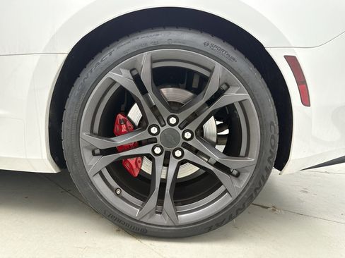 Used 2018 Chevrolet Camaro SS RWD image 12