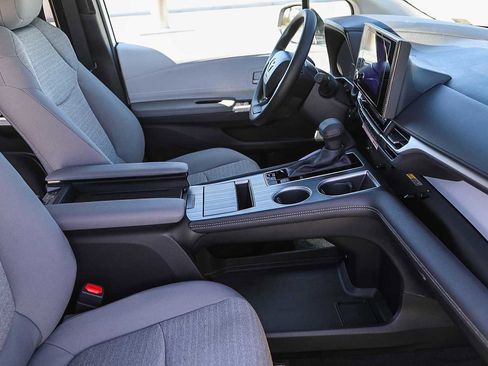 New 2026 Toyota Sienna LE image 18