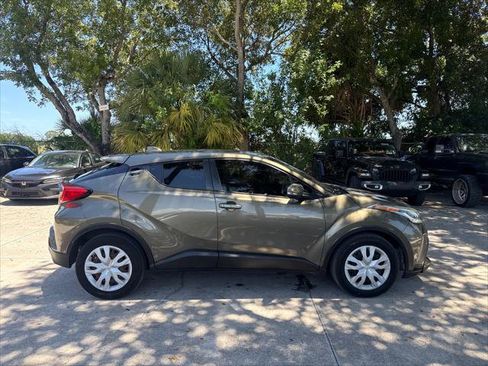 Used 2021 Toyota C-HR LE FWD image 6
